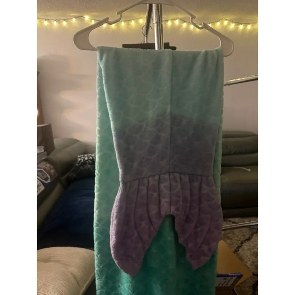 Pillowfort Mermaid Tail Wearable Blanket Teal Purple Ombre Scale Plush Throw